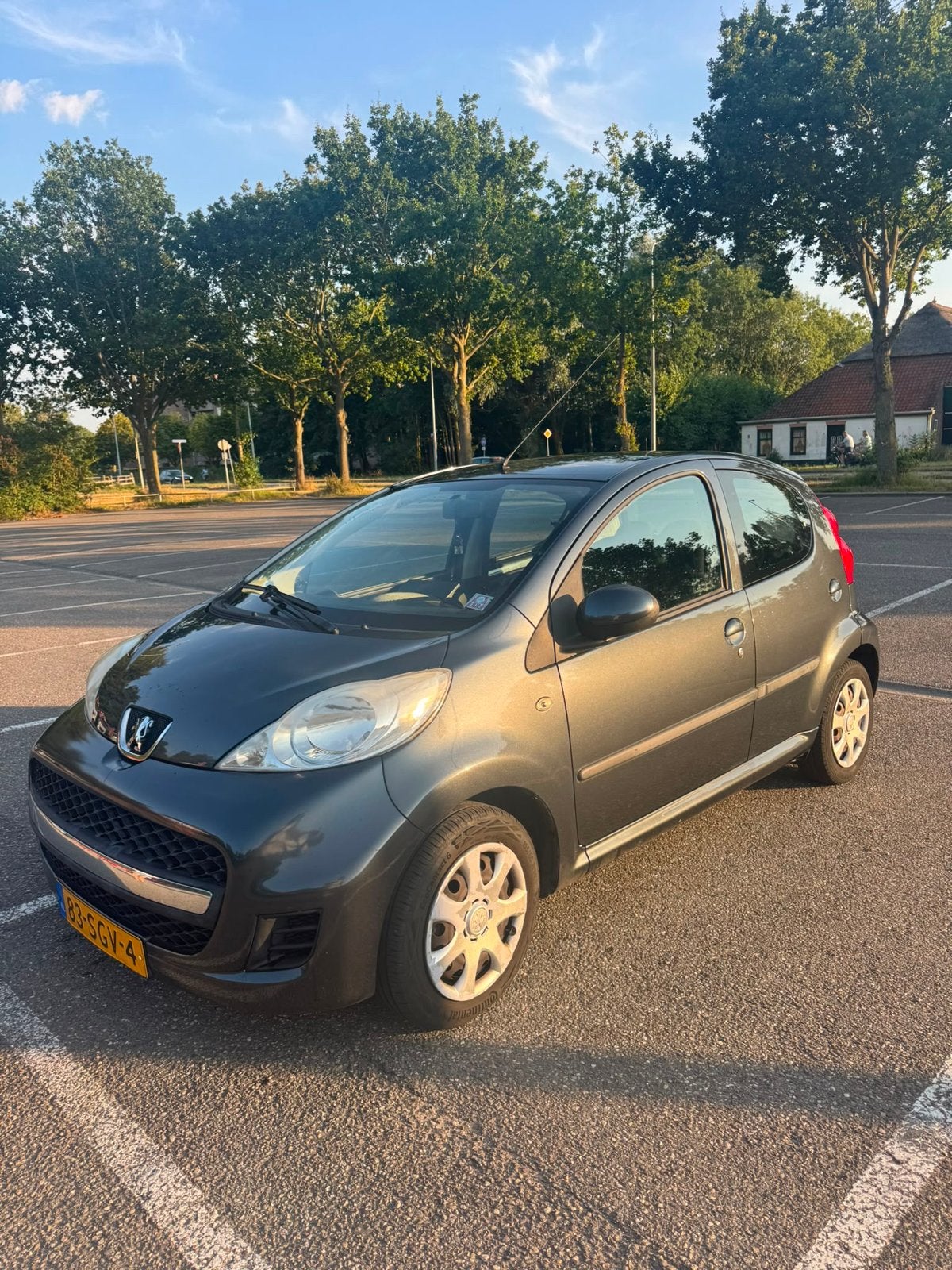 Peugeot 107 1.0 12V 5DR 2011 Grijs, Voorwielaandrijving, 4 stoelen, 68 pk, Origineel Nederlands