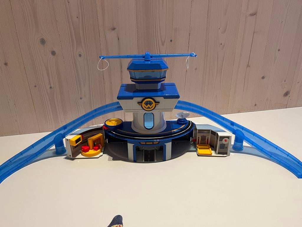 Super Wings Vliegveld Speelset met 8 Vliegtuigen, Kinderen en Baby's, Speelgoed | Speelgoedvoertuigen, Ophalen of Verzenden, Gebruikt