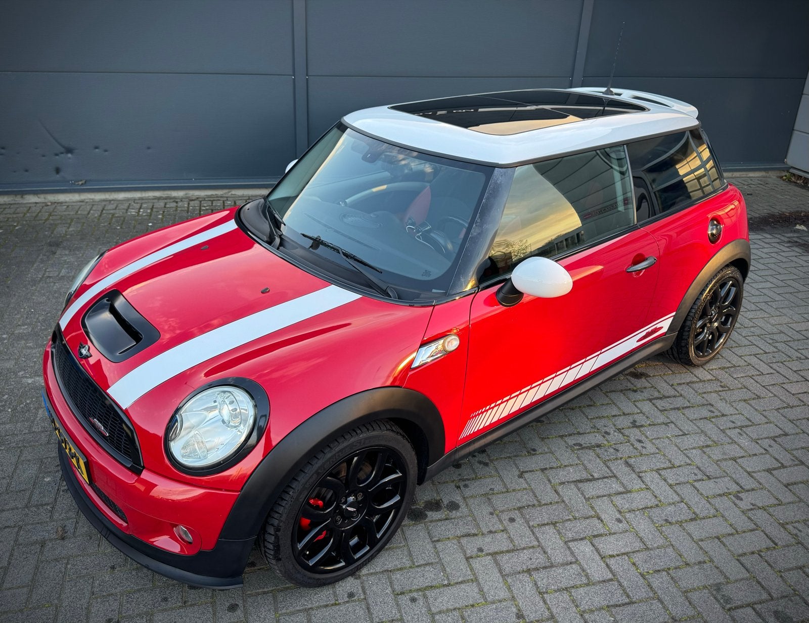Mini 1.6 16V Cooper S 128KW AUT 2008 Rood Panorama dak, Zwart, 4 stoelen, Leder en Stof, Particulier