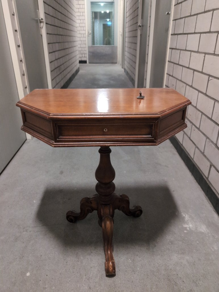 Klein bijzettafeltje met lade - knop reparatie nodig, Antiek en Kunst, Ophalen
