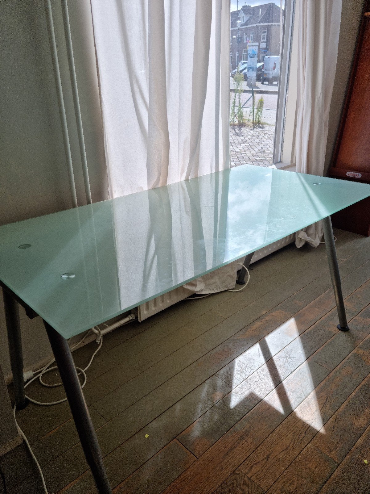Glazen bureau met metalen poten, Huis en Inrichting, Ophalen, Gebruikt, Computerbureau, Zilver