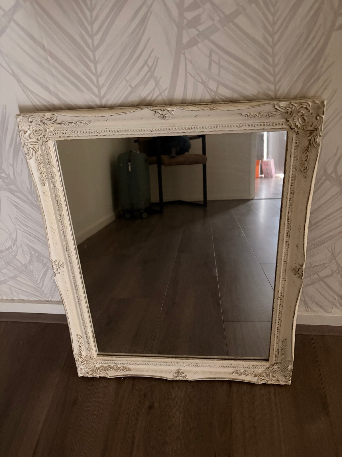 Antieke houten spiegel met sierlijke lijst, Ophalen, Rechthoekig, 50 tot 100 cm, Minder dan 100 cm