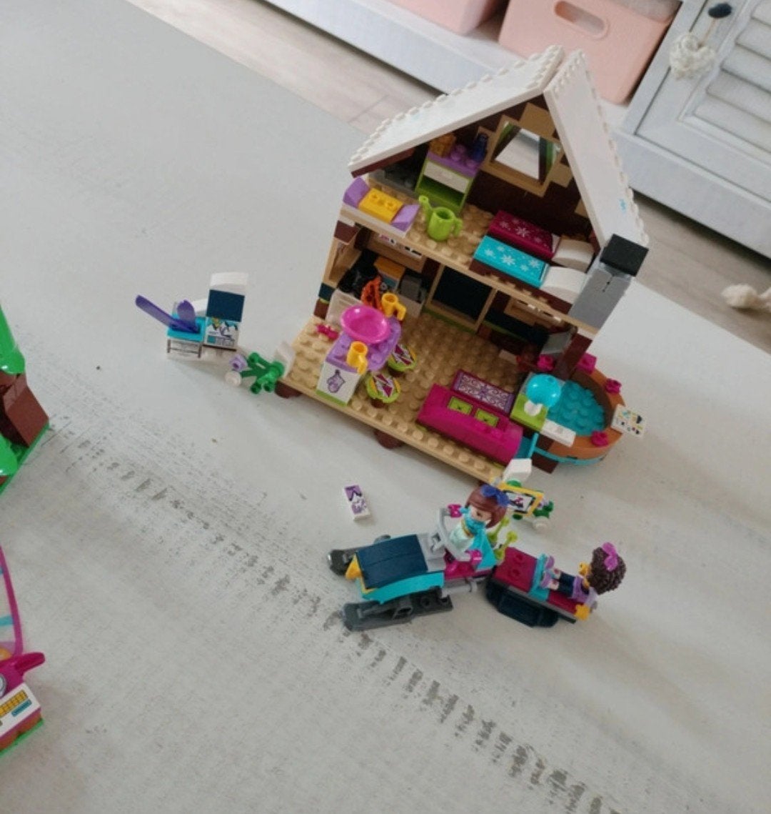 Lego Friends 41323 Wintersport Chalet - Zo goed als nieuw, Ophalen of Verzenden, Zo goed als nieuw