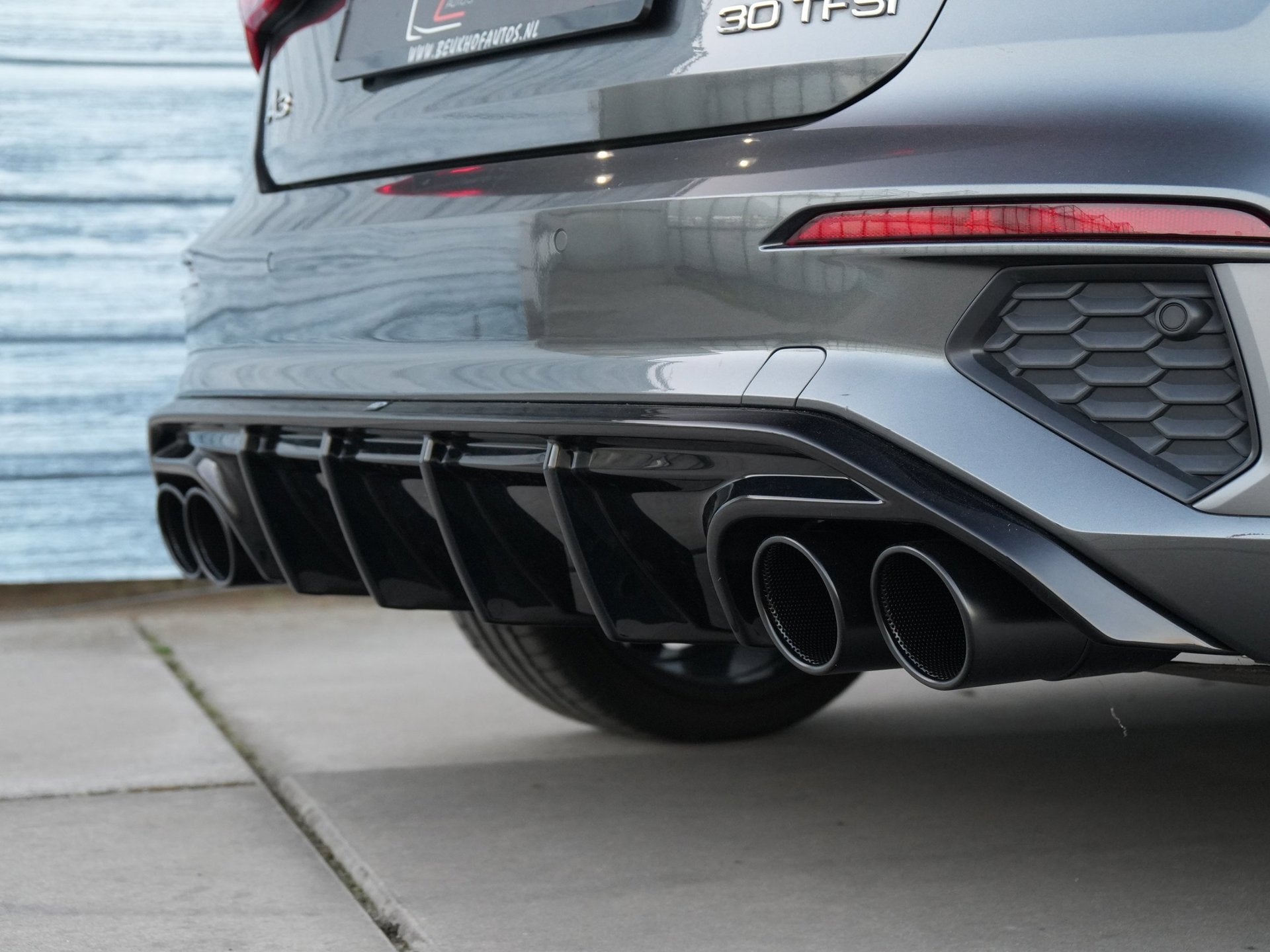 Audi A3 Sportback 30 TFSI S-Line Maxton Panorama Leer 19Inch, Gebruikt, 23 km/l, Bedrijf, 3 cilinders