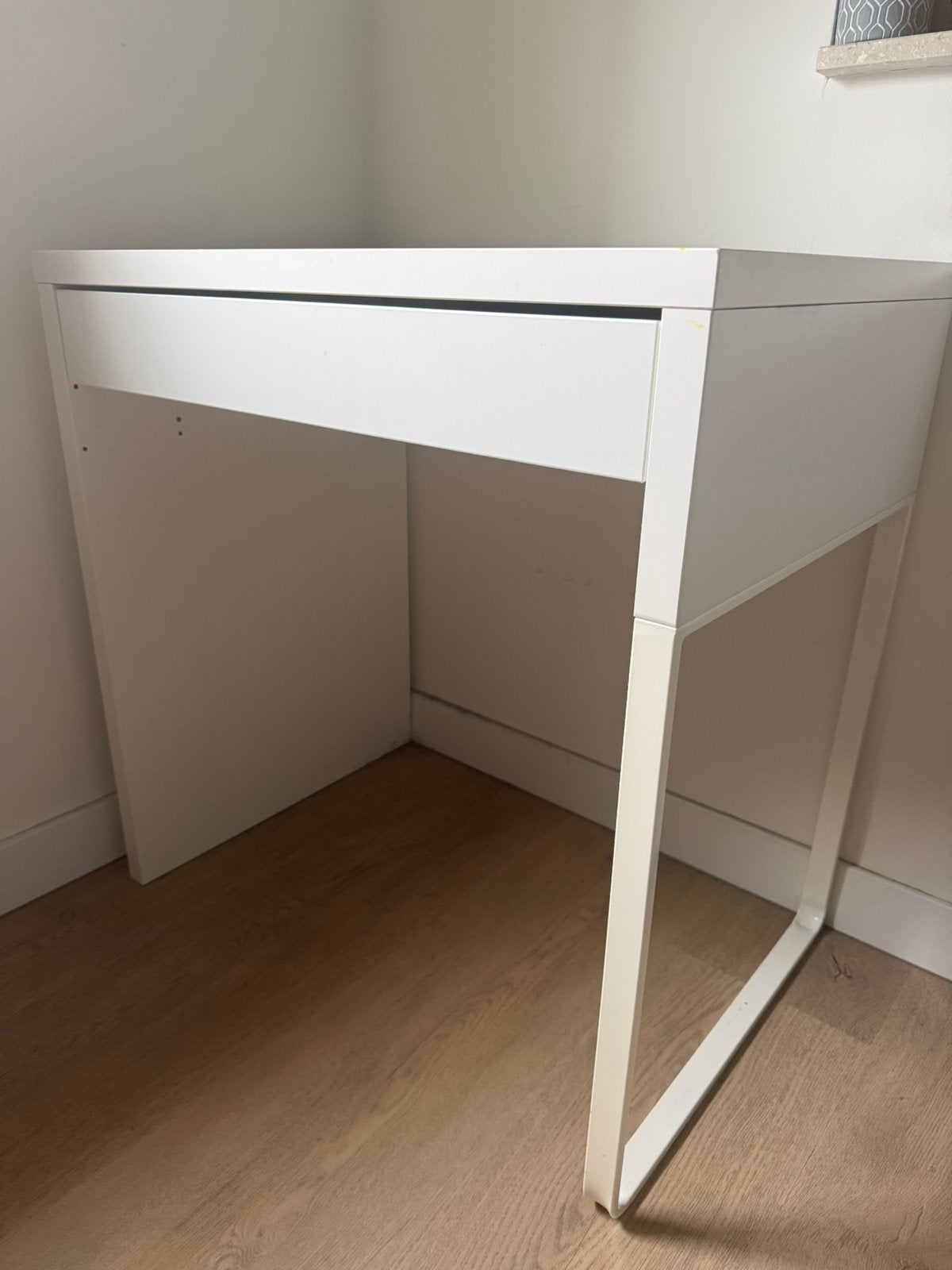 Bureau met la, Huis en Inrichting, Ophalen, Gebruikt, Kabelgoot, IKEA