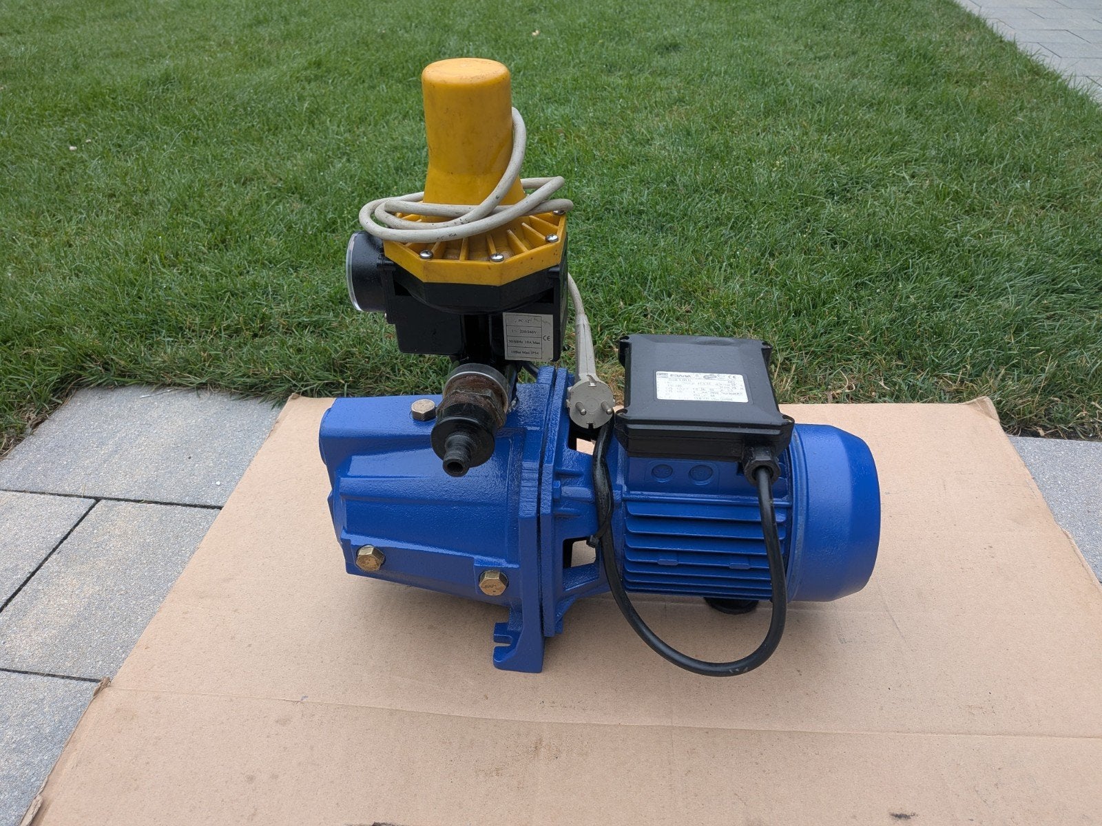 Ebara AGA 1.00 M Pomp met Flowcontrol, Ophalen