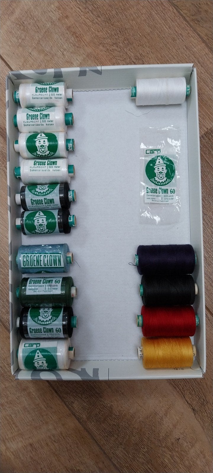 Garen vintage Groene Clown in verschillende kleuren, Hobby en Vrije tijd, Naaien en Fournituren, Ophalen of Verzenden, Gebruikt