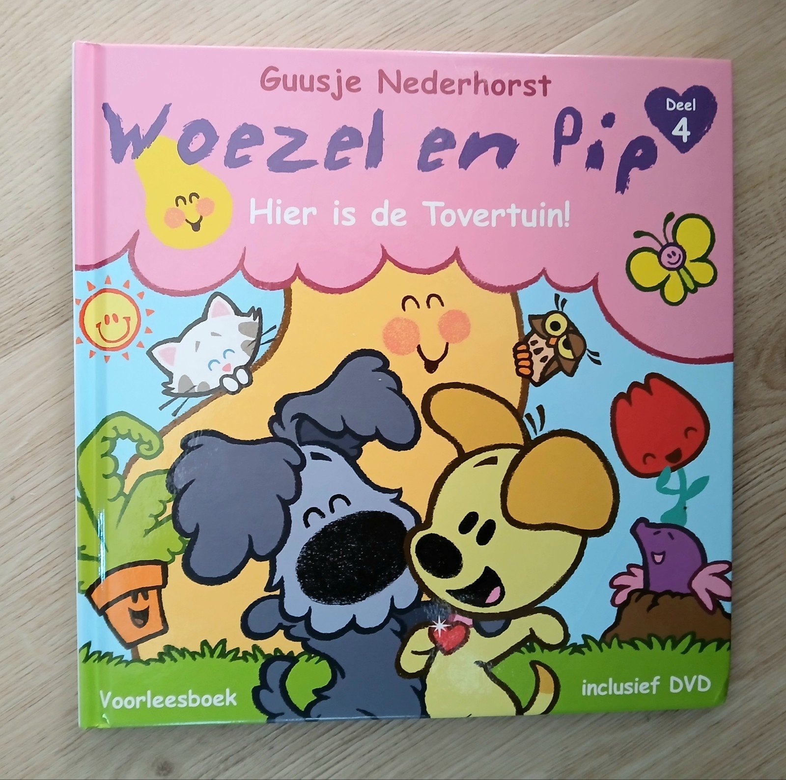 Hier is de tovertuin - woezel en pip + dvd, Fictie algemeen, D. Woesthoff; L. Geesink; Guusje Nederhorst, Ophalen of Verzenden