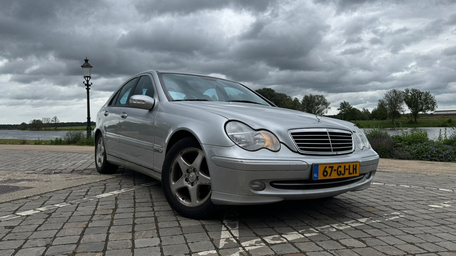 Mercedes c 240 sedan, Automaat, Achterwielaandrijving, Zwart, 2597 cc