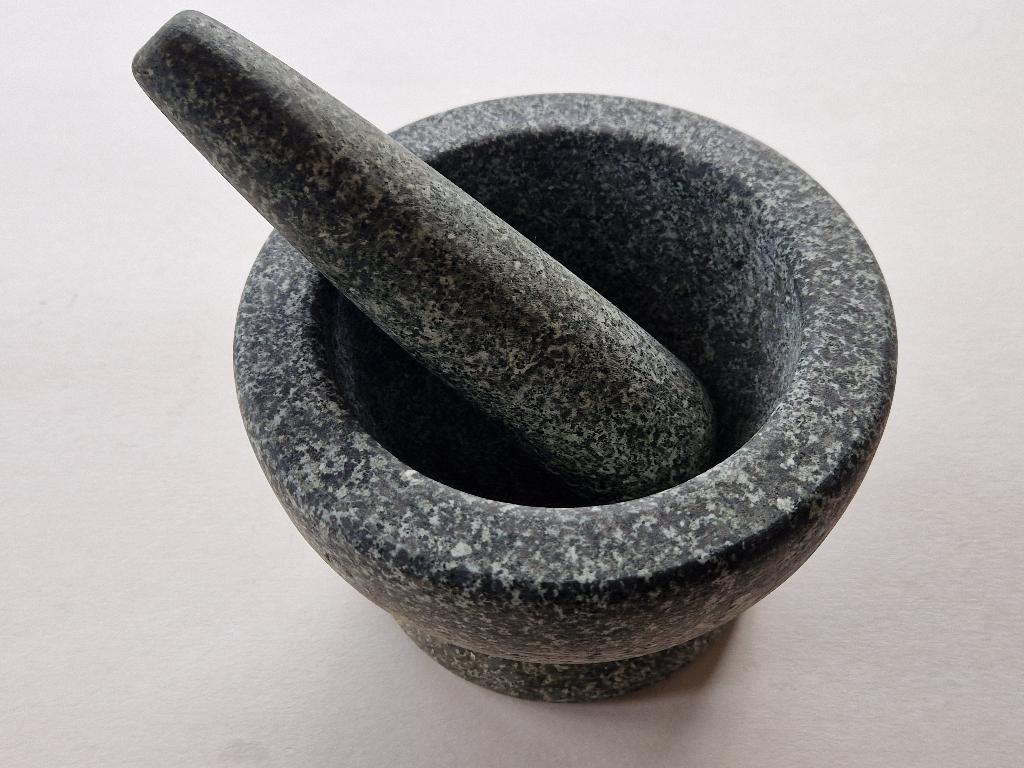 Granieten vijzel met stamper. Diameter 18 cm., Ophalen of Verzenden, Zo goed als nieuw, Steen/keramiek