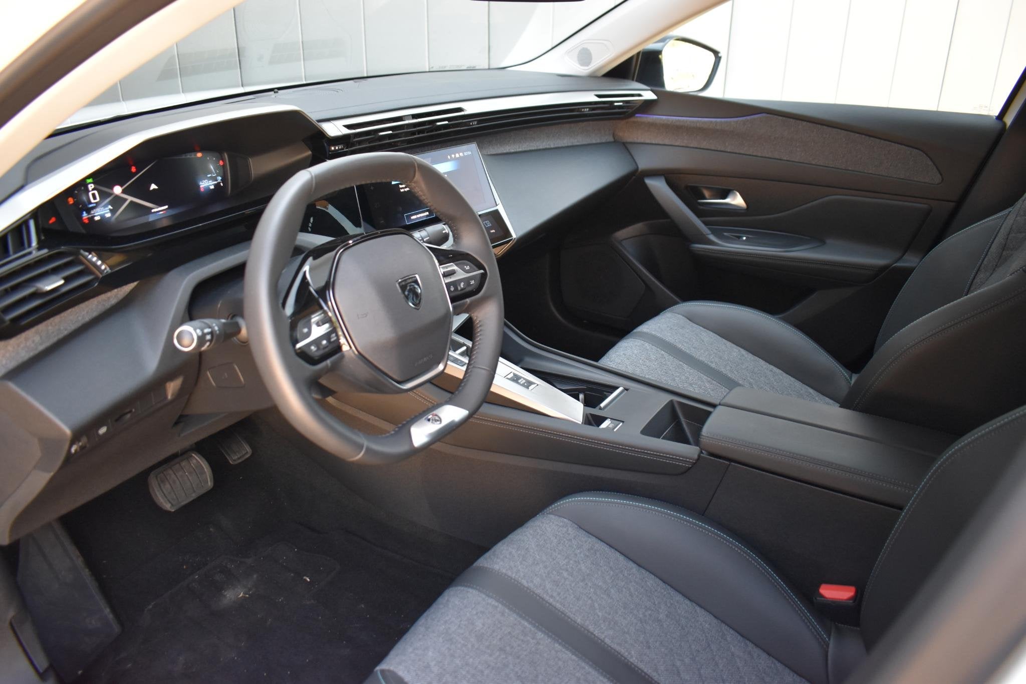Peugeot 408 1.2 130pk ECC LMV LECD NAVI, Gebruikt, 1199 cc, Leder en Stof, Wit