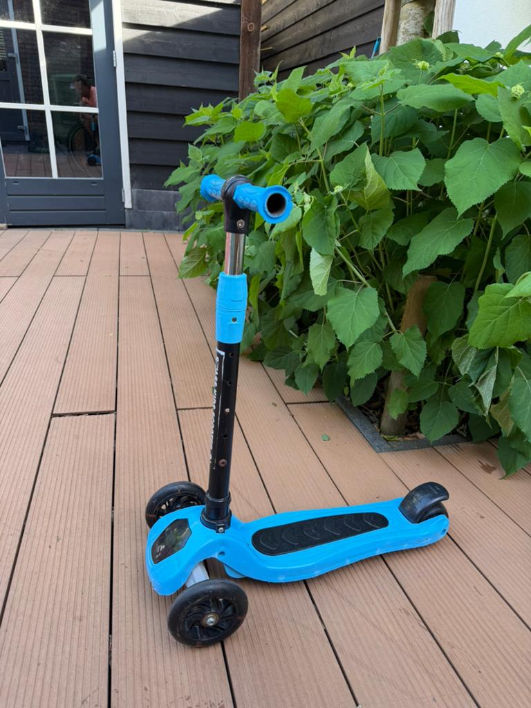 Kinderstep - Swass Scooter 2 met ledwielen, Ophalen of Verzenden, Gebruikt, Gewone step