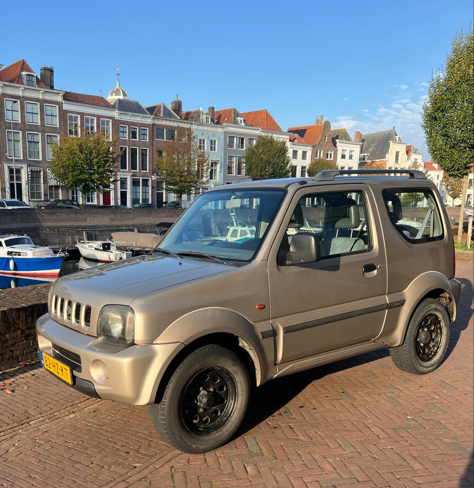 Suzuki Jimny 1.3 JX 4WD 2002 Beige, 13 km/l, 40 €/maand, 4 cilinders, 4 stoelen