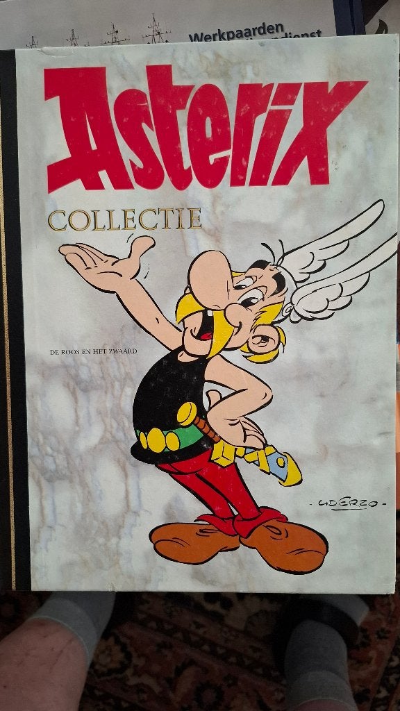 Astrix Collectie de roos en het zwaard, Eén stripboek, Ophalen of Verzenden, Zo goed als nieuw