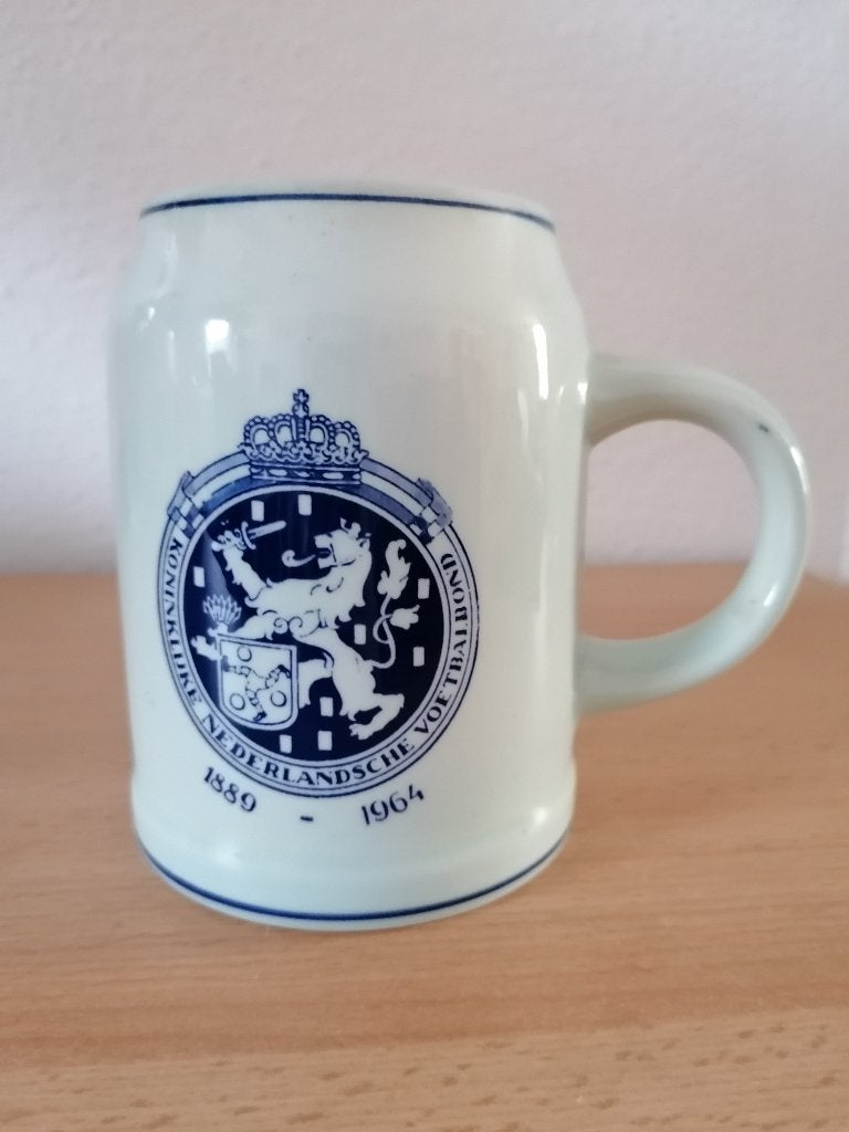 Bierpul Kroes KNVB voetbal 1880-1964 voor b.v. mancave, Ophalen of Verzenden, Zo goed als nieuw, Overige binnenlandse clubs, Overige typen