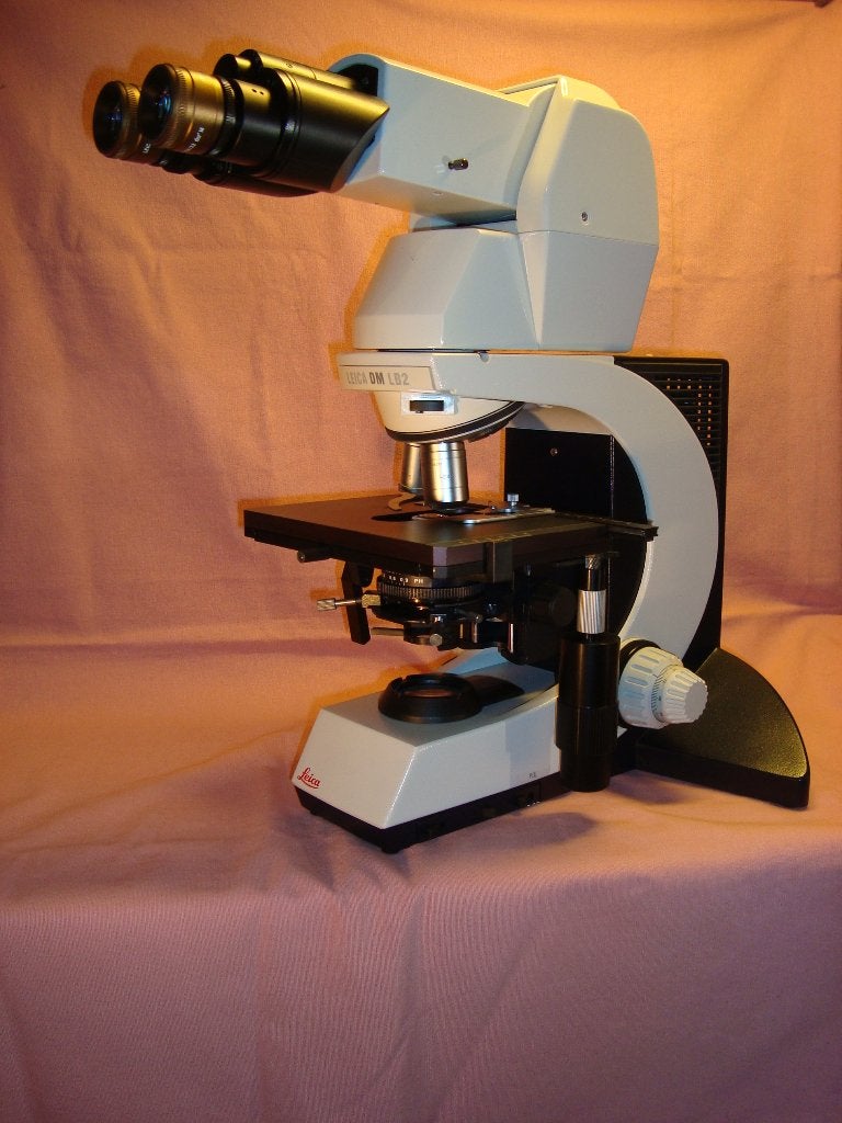 Leica DM LB2 microscoop met polarisatie en ergotubes, Audio, Tv en Foto, Optische apparatuur | Microscopen, Verzenden, Zo goed als nieuw