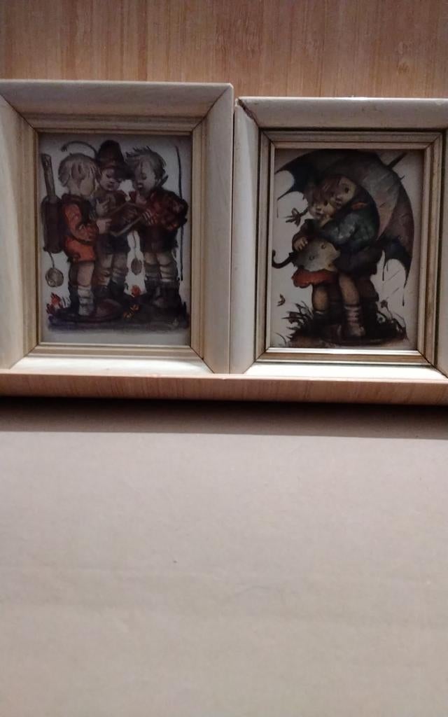 2 vintage Hummel prentjes in houten lijstjes, Ophalen of Verzenden, Gebruikt, Hummel