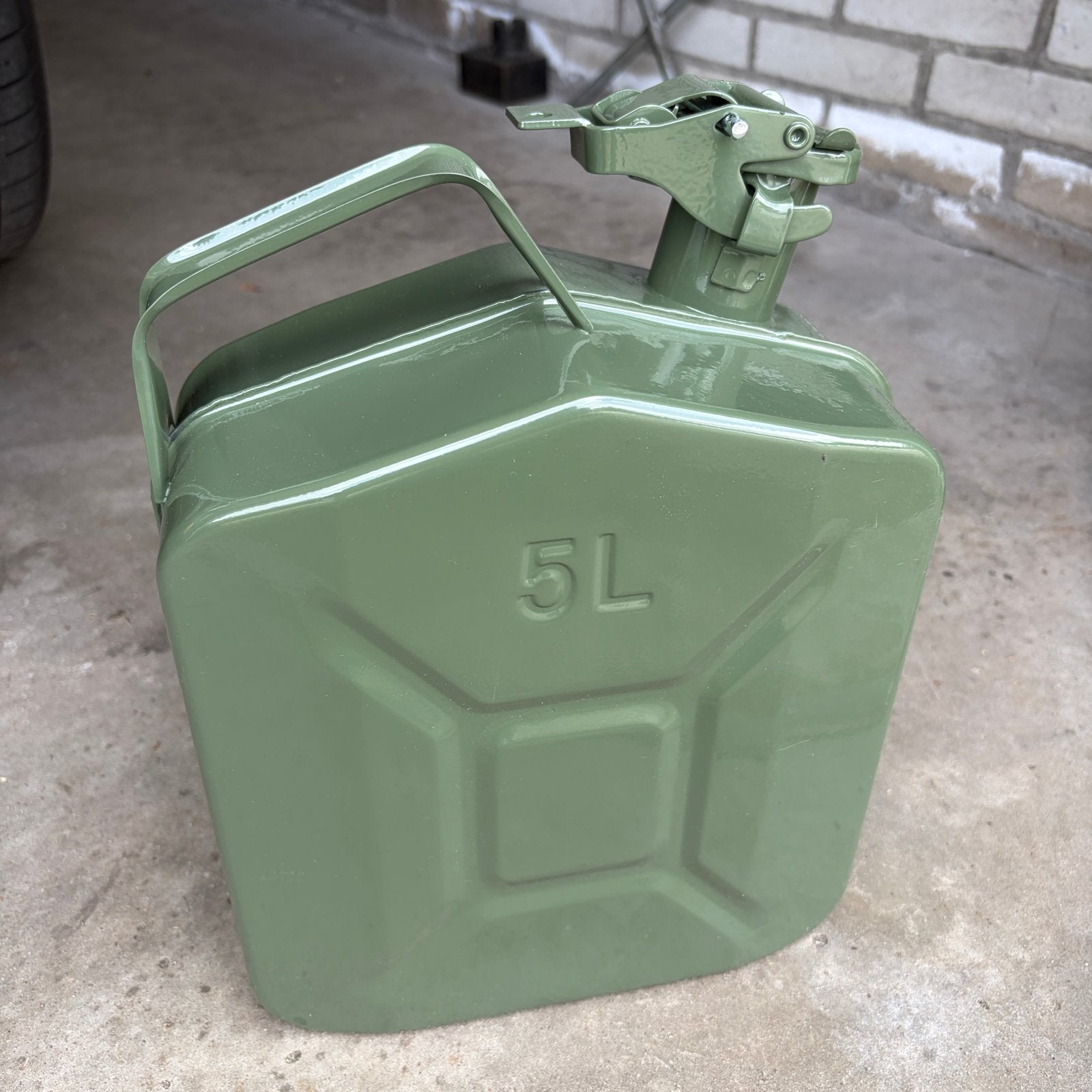 Jerrycan 5L - Olijfgroen met schenktuit, Ophalen of Verzenden, Nieuw