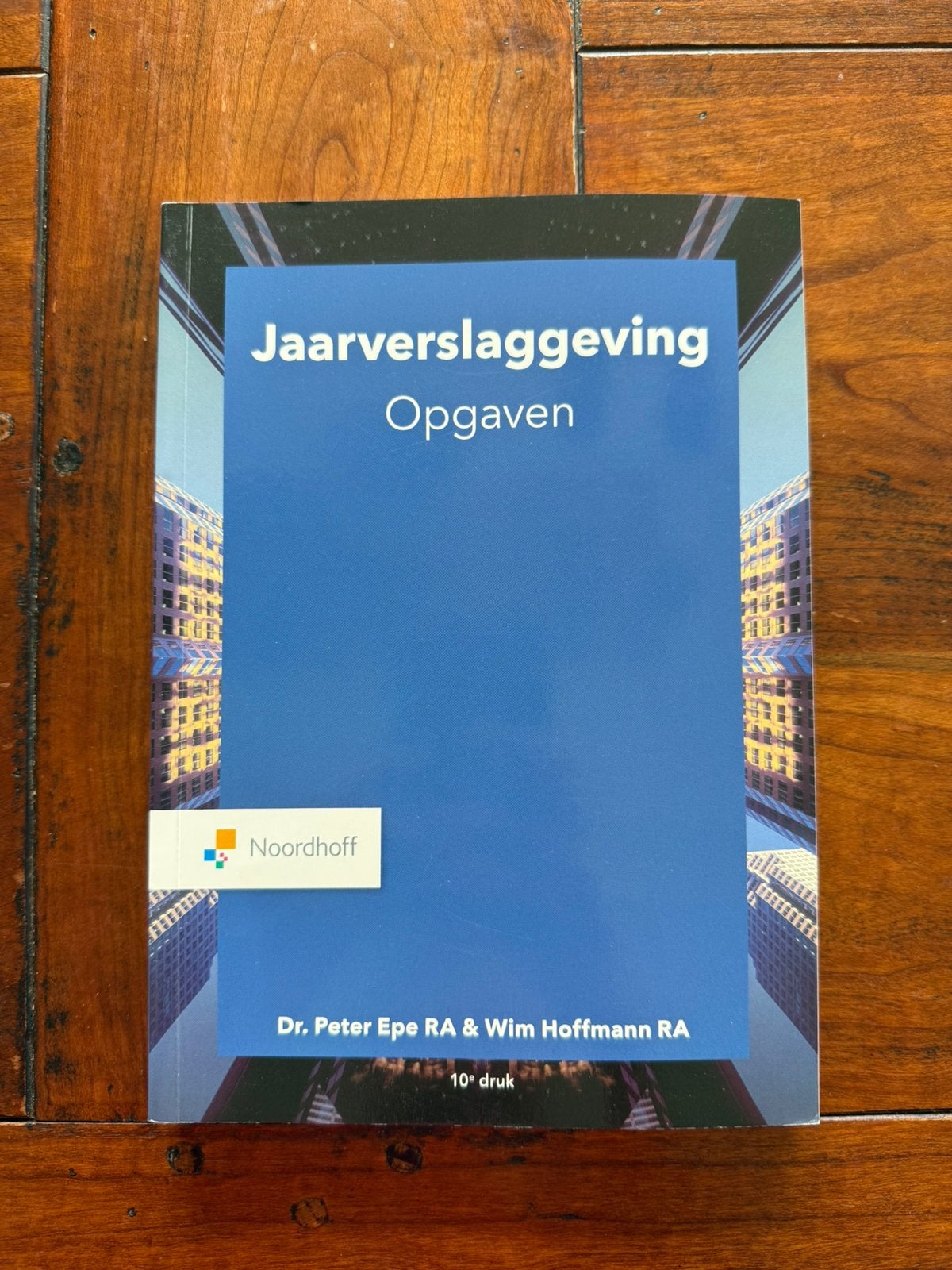 Jaarverslaggeving Opgaven - Dr. Peter Epe RA & Wim Hoffmann, Ophalen of Verzenden, Peter Epe, Management, Zo goed als nieuw