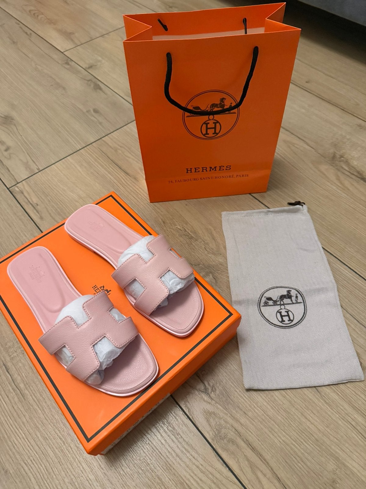 Hermes slippers, Ophalen of Verzenden, Zo goed als nieuw