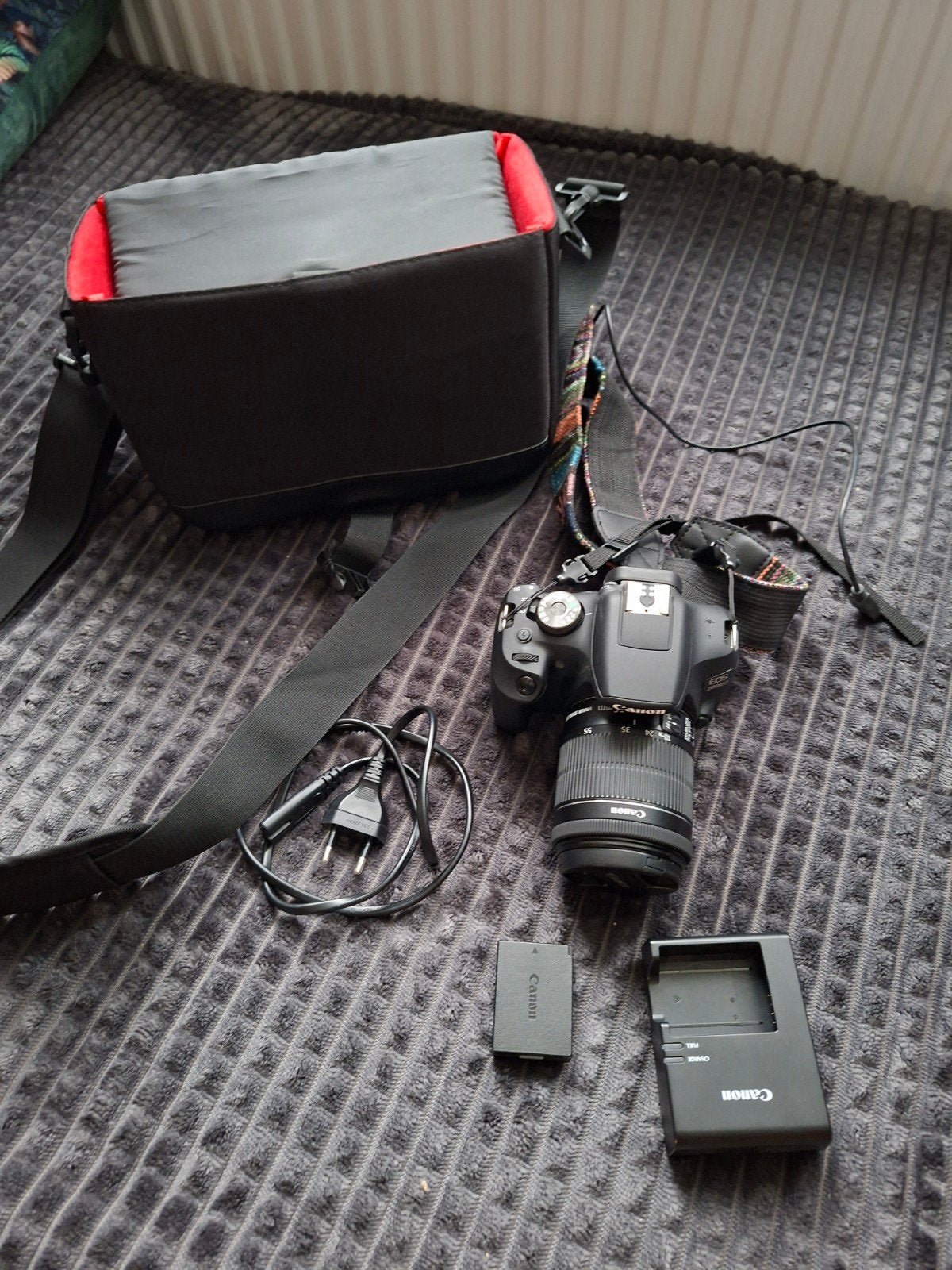 Canon EOS 2000D met 2 accu's en tas, Ophalen of Verzenden, Accu, Spiegelreflex, Canon