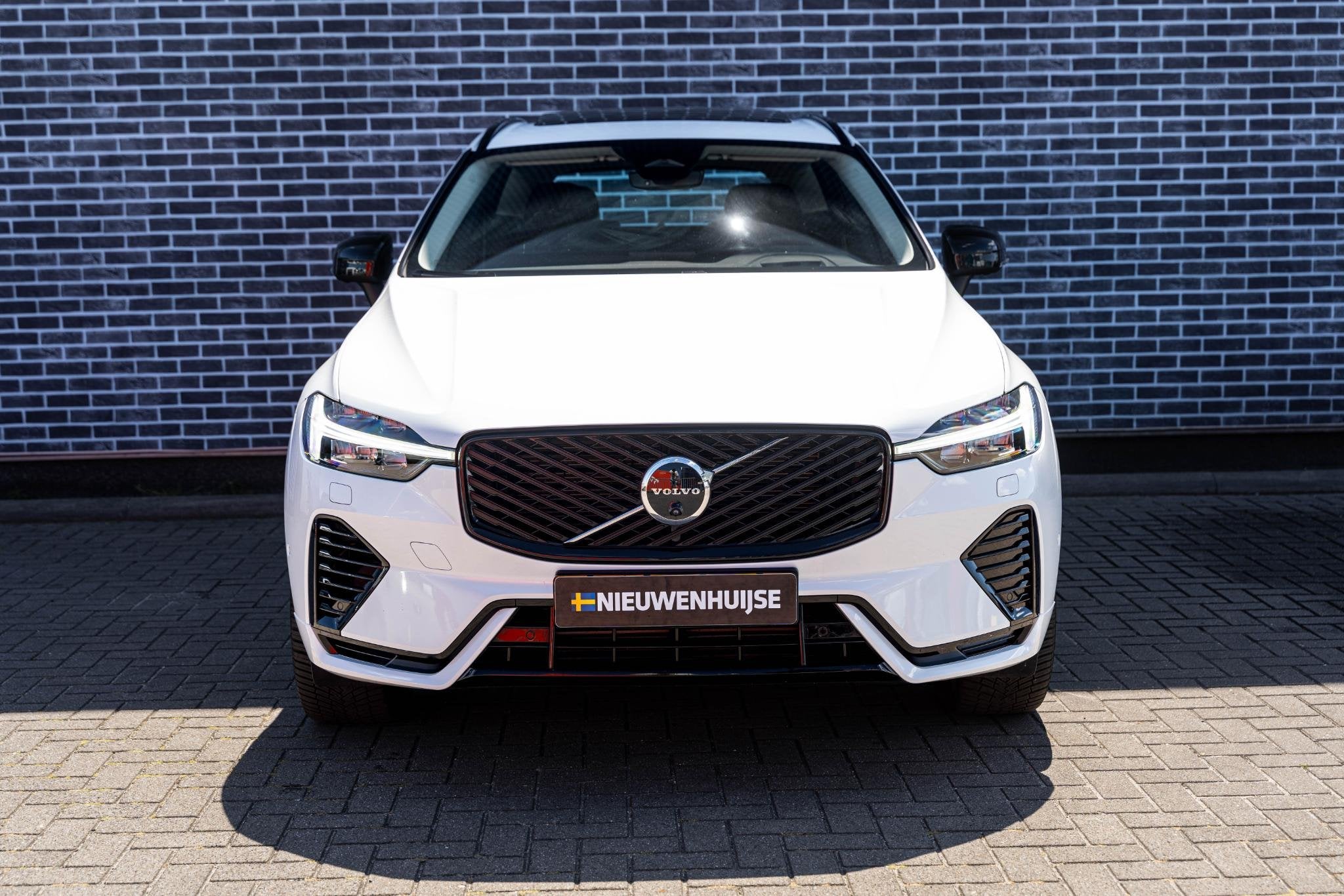 Volvo XC60 2.0 T6 Plug-in Hybrid AWD Ultra Dark | Facelift |, Gebruikt, Euro 6, 4 cilinders, 180 min