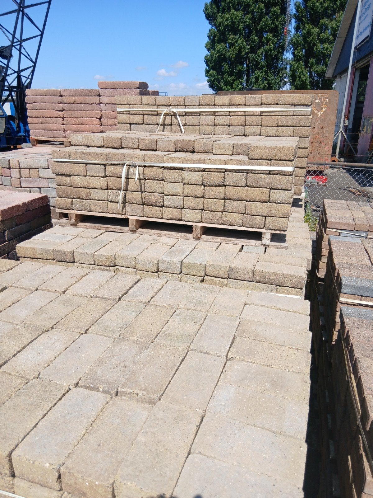 Partij 100 m2 gele betonklinkers gebruikt !, Tuin en Terras, Ophalen, Gebruikt, Klinkers, 10 m² of meer