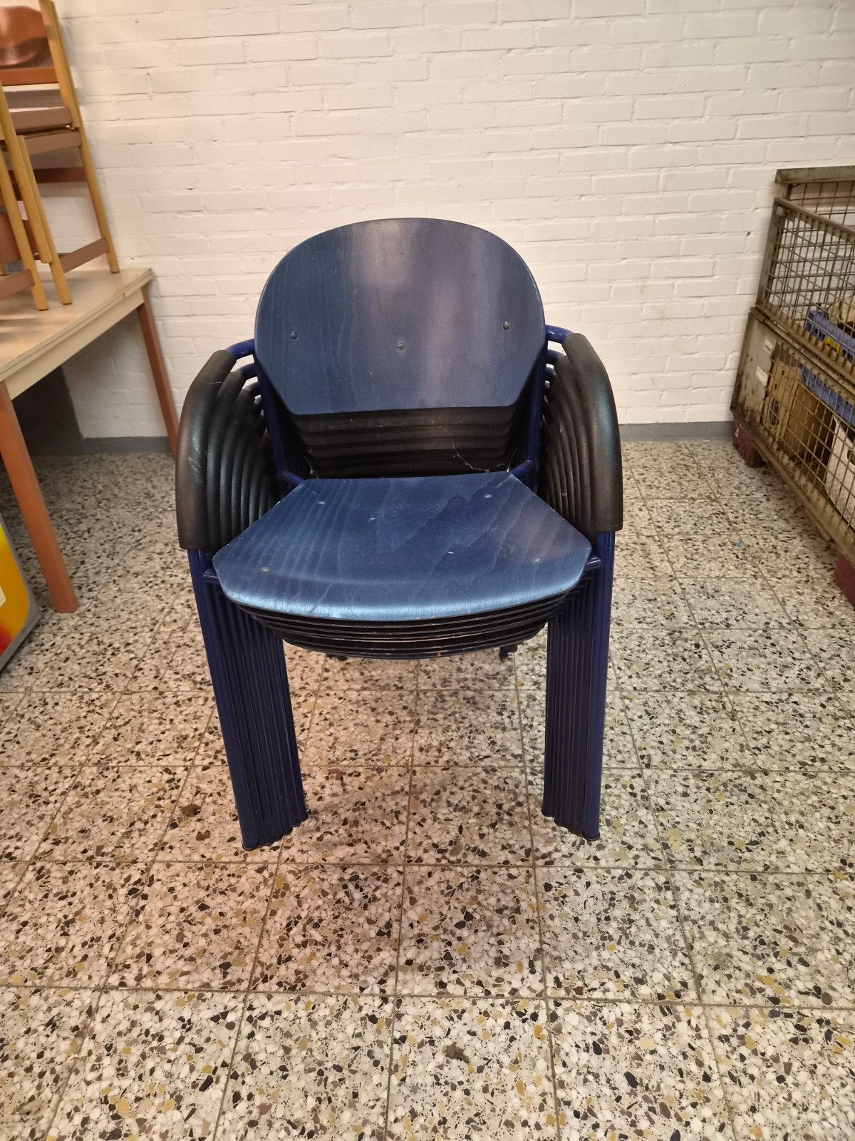 Stapelbare blauwe stoelen met armleuningen, Ophalen, Gebruikt, Modern, functioneel, Blauw
