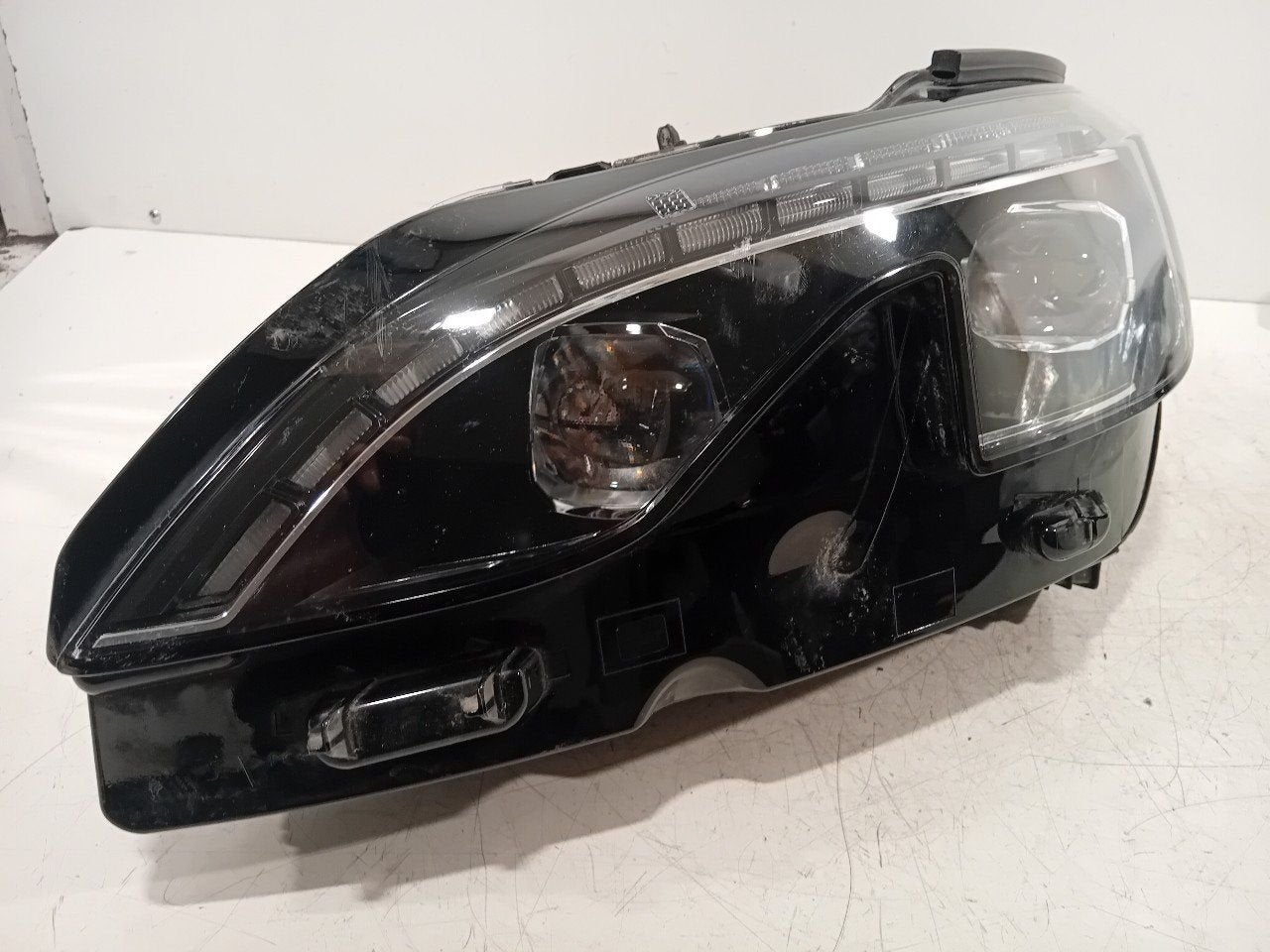 Koplamp links Peugeot 3008, Auto-onderdelen, Onderdelen@venauto.nl, Van der Ven Autorecycling B.V., Gebruikt, Ettenseweg 76, 4706 PB Roosendaal, The Netherlands