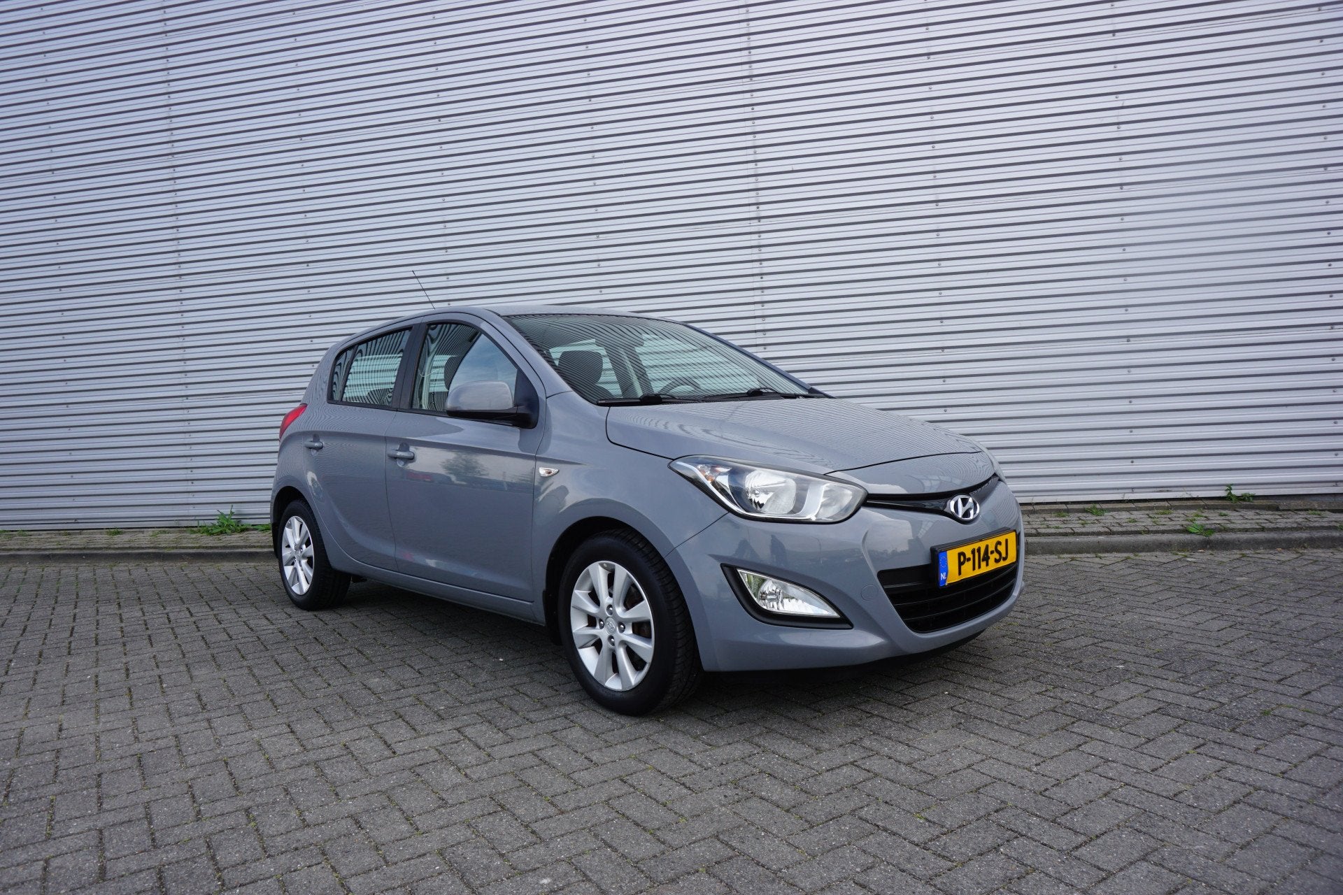 Hyundai i20 1.2i i-Drive Airco / Elektr. ramen / Lm velgen /, Auto's, Voorwielaandrijving, Euro 5, Gebruikt, 31 €/maand
