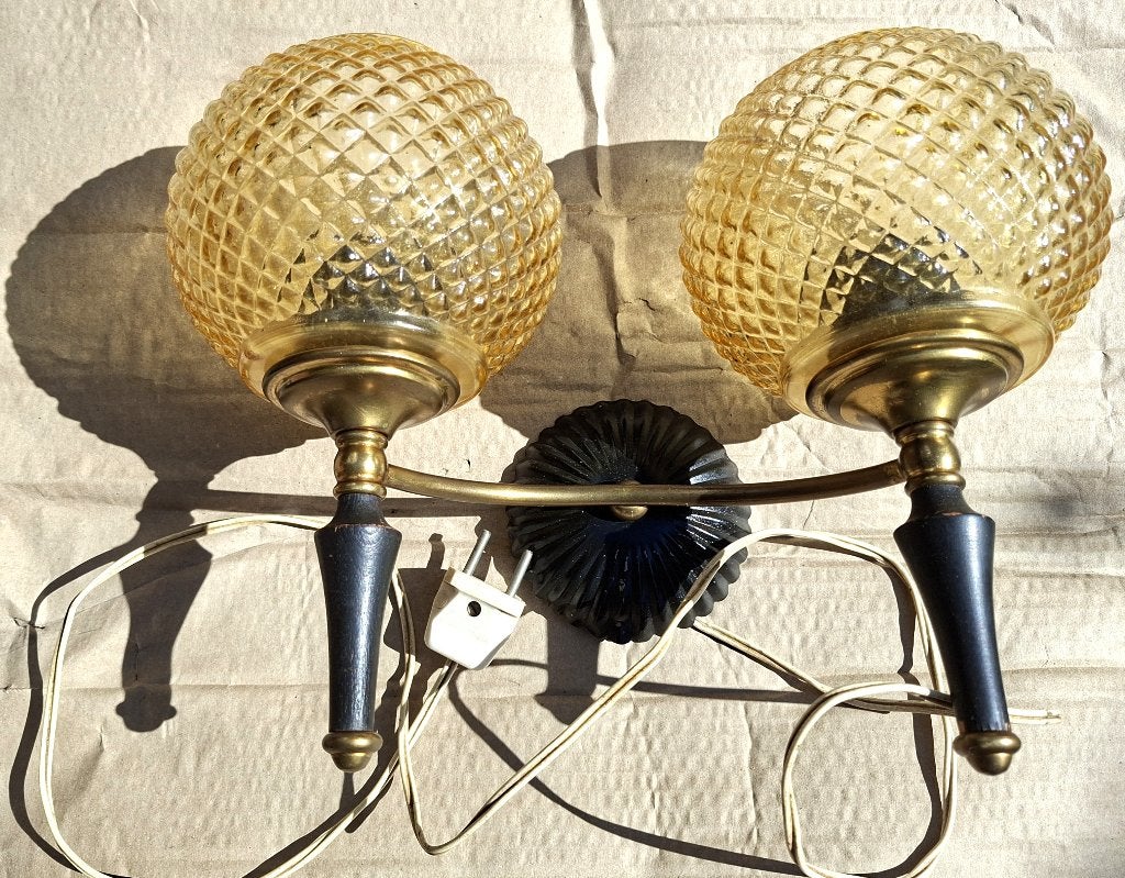 vintage wandlamp(tweearmig)met amberkleurige  bollen, Huis en Inrichting, Lampen | Wandlampen, Glas, Gebruikt, Meerkleurig, Overige merken