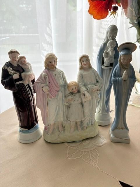 4 delige beelden set met maria jozef met kind samen, Antiek en Kunst, Antiek | Religie, Ophalen of Verzenden