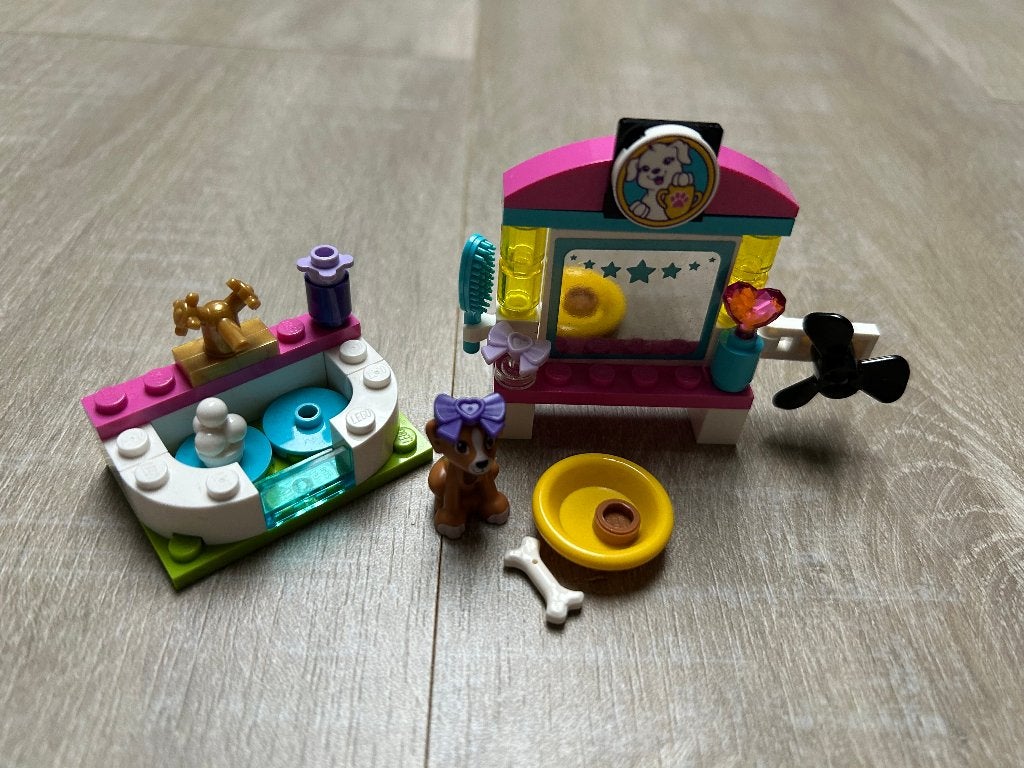 Lego Friends 41302 Puppy verzorgplek + 41000 Plezier water, Lego, Ophalen of Verzenden, Zo goed als nieuw, Compleet