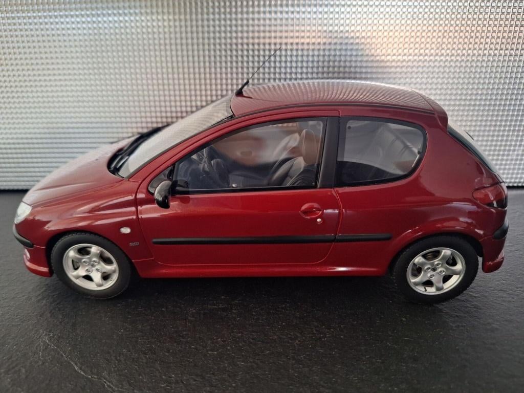Peugeot 206 S16 1999 Schaal 1:18, Hobby en Vrije tijd, Modelauto's | 1:18, Ottomobile, OttOMobile, Auto, Ophalen of Verzenden