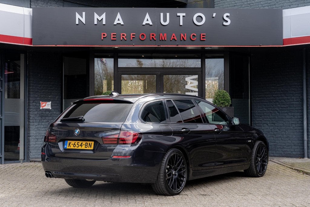 BMW 5-serie Touring 528xi High Executive PANO/SOFT-CLOSE/HEA, Automaat, Gebruikt, 4 cilinders, 2000 kg