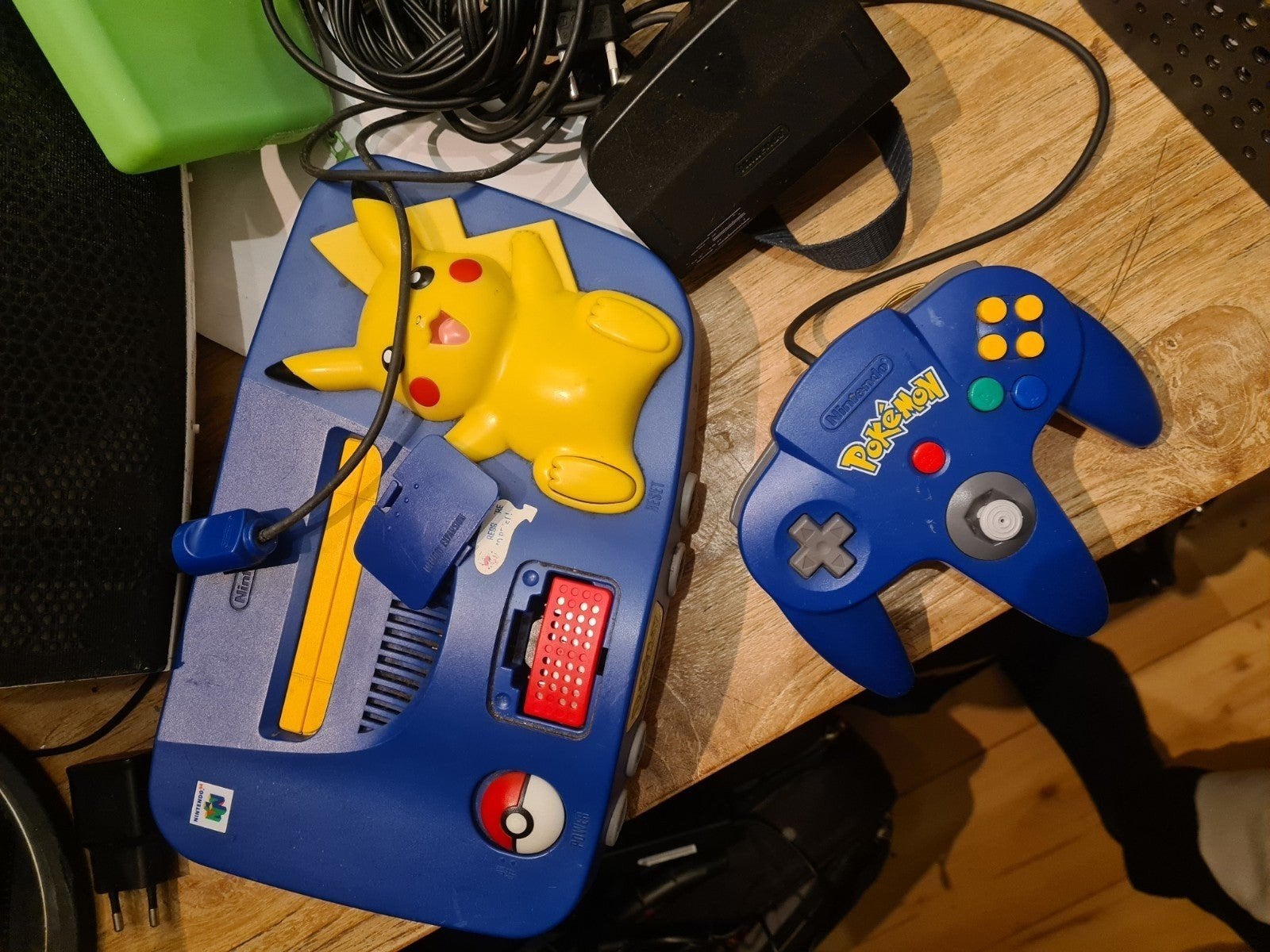 Nintendo 64 Pikachu Edition met controller, Ophalen of Verzenden, Gebruikt, Met 1 controller