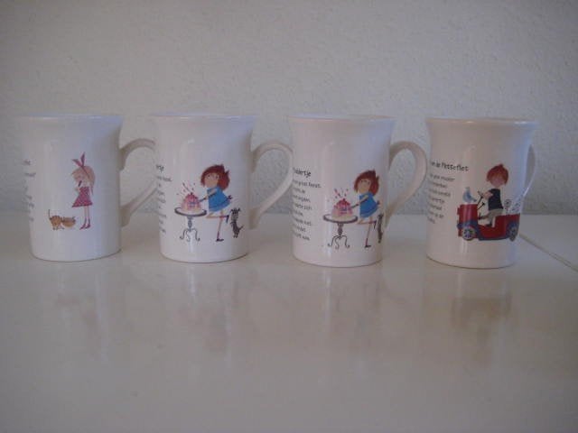 Pluk van de Petteflet mokken 4 stuks Fiep Westendorp 1970/80, Ophalen of Verzenden, Zo goed als nieuw, Bord(en), Overige stijlen