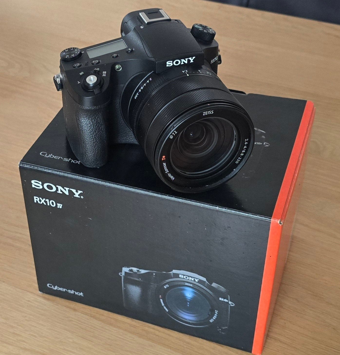 Sony RX10 IV - zo goed als nieuw, Geheugenkaart, Ophalen of Verzenden, Zo goed als nieuw, Sony