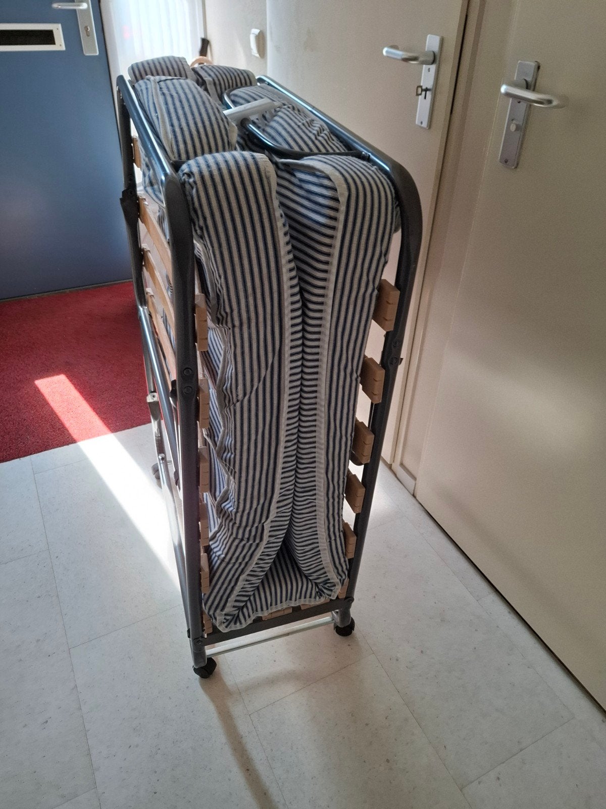 Opklapbed /vouwbed, Huis en Inrichting, Slaapkamer | Bedden, Ophalen, 90 cm, Eenpersoons, Zo goed als nieuw