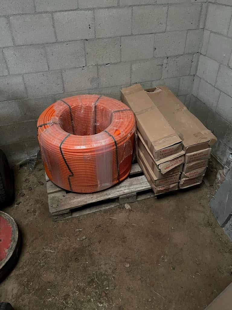 Vloerverwarmingsslang 16x2 en tackers - Nieuw, Doe-het-zelf en Verbouw, Ophalen, Nieuw, Overige typen