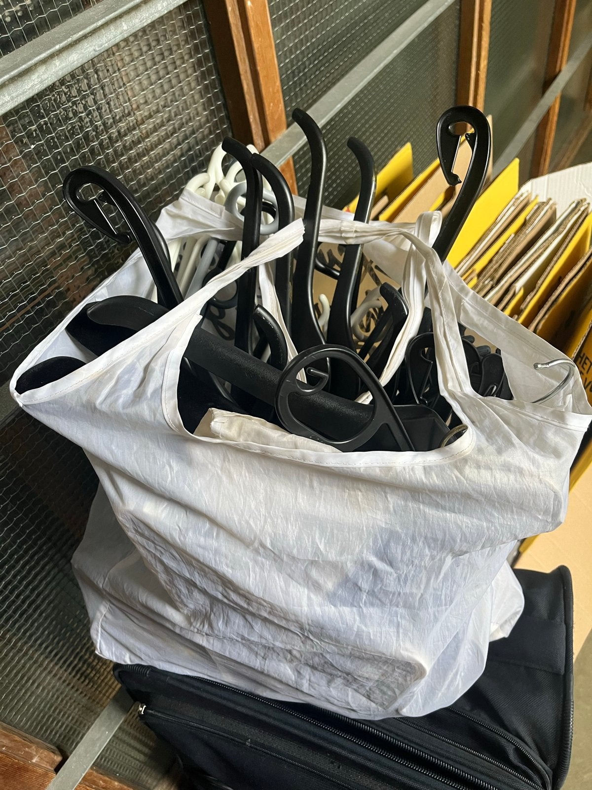 Diverse kledinghangers zwart en wit, Ophalen of Verzenden, Gebruikt, Kunststof, Volwassenen