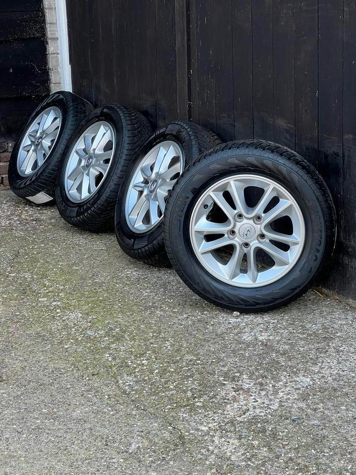 Originele Hyundai i30 velgen 5x114,3 vredestein winter 15?, Gebruikt, 15 inch, Banden en Velgen, Niet ingevuld