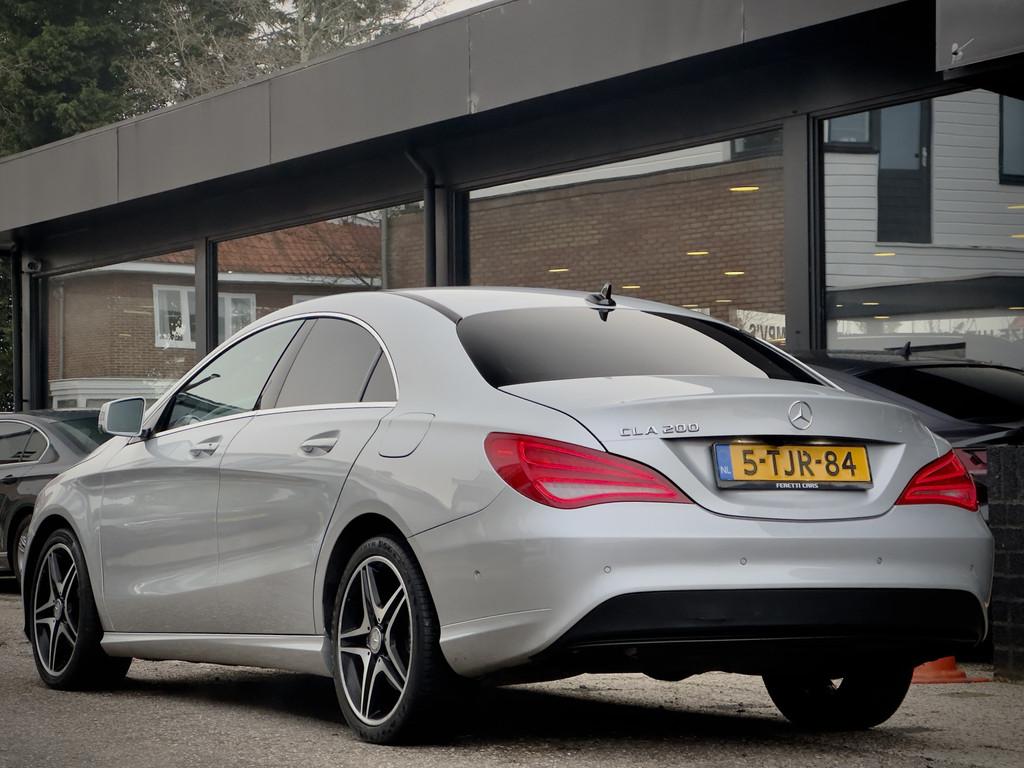 Mercedes-Benz CLA-Klasse 200 AUT6 AMG-LINE LEDER NAVI CAMERA, Auto's, Gebruikt, Zwart, 715 kg, Leder en Stof