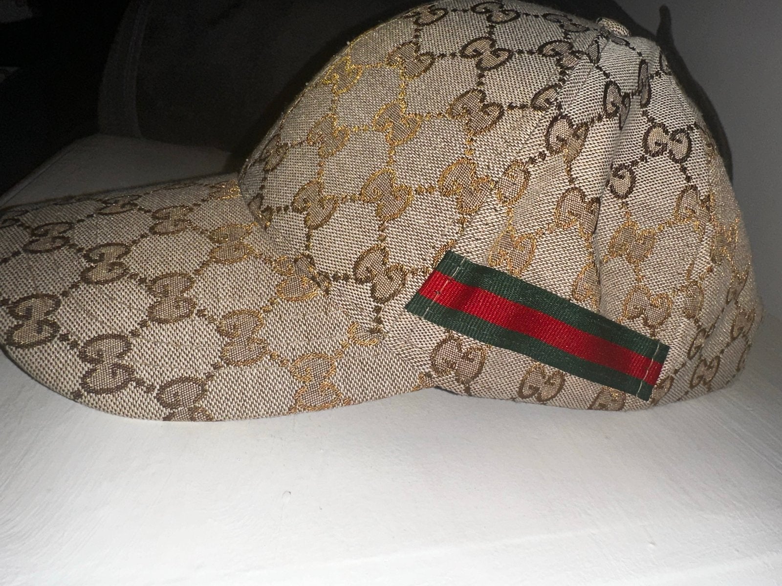 Gucci pet met GG-monogram en Web-detail, Kleding | Dames, Ophalen of Verzenden, Zo goed als nieuw, One size fits all, Pet