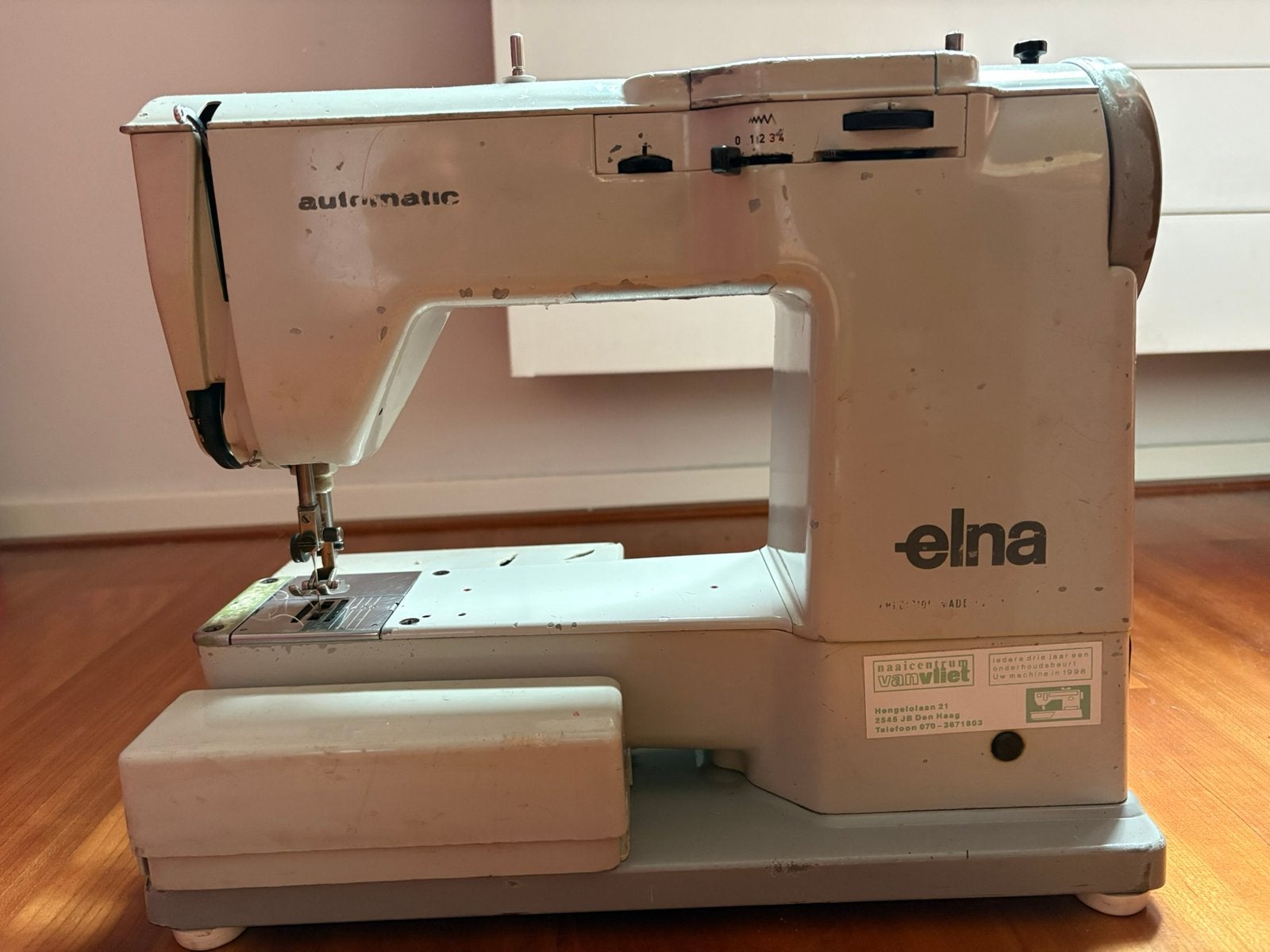 Elna naaimachine type 722510 in stalen draagkoffer, Hobby en Vrije tijd, Naaimachines en Toebehoren, Ophalen, Gebruikt, Naaimachine