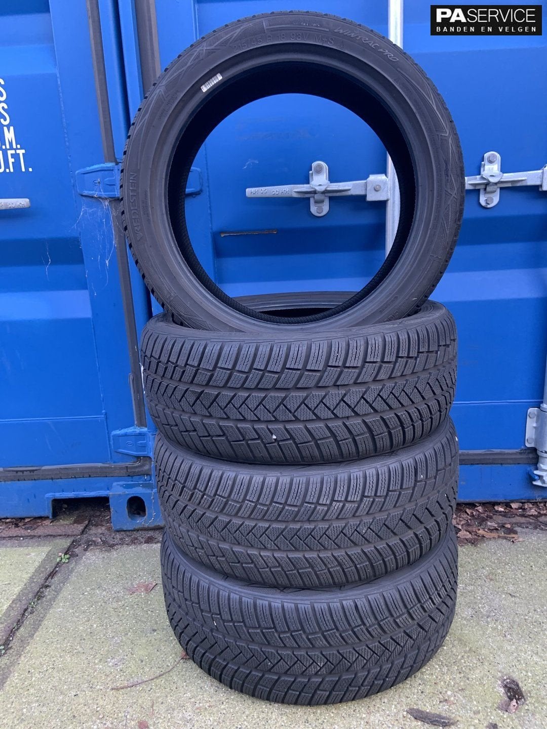 4x Vredestein 215 45 18 Winterbanden 7.8 mm en 7,4 mm, Gebruikt, Velg(en), -, -