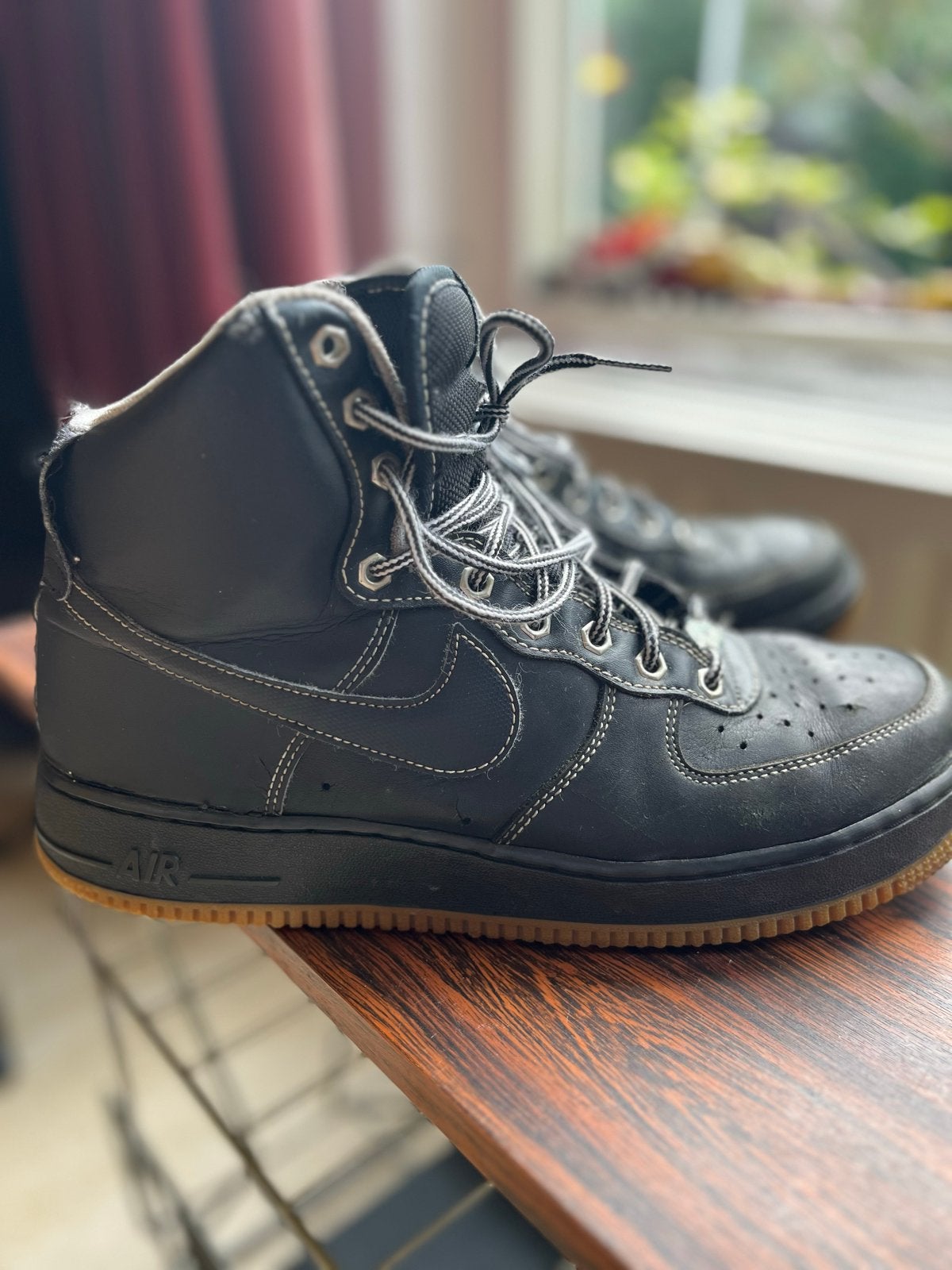 Nike Air Force 1 High - Zwart met Gum Sole, Kleding | Heren, Zwart, Ophalen of Verzenden, Sneakers of Gympen, Gedragen