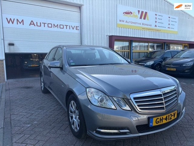 Mercedes-Benz E-klasse 300 CGI Elegance LEDER AUTOMAAT, Auto's, Automaat, Euro 5, Gebruikt, Zwart
