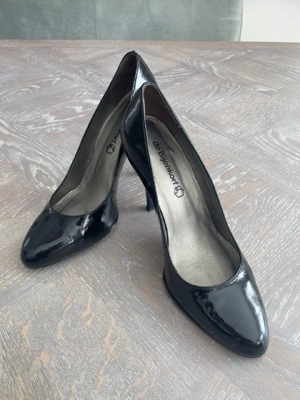 de Bijenkorf lakleren pumps maat 37 - zwart, Pumps, Zwart, Ophalen of Verzenden, Zo goed als nieuw