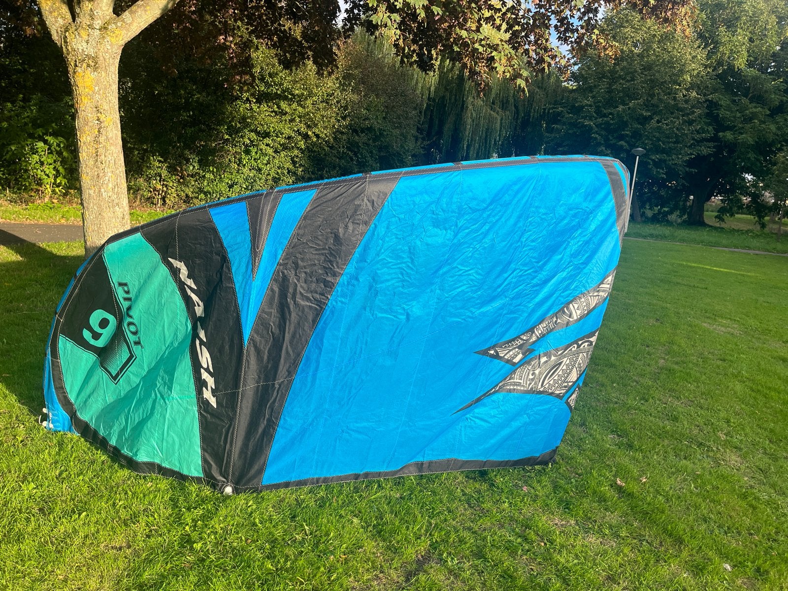 Naish Pivot 9m Kitesurf Kite - Nette staat!!, Watersport en Boten, 9 m², Geen board, Ophalen of Verzenden, Zo goed als nieuw